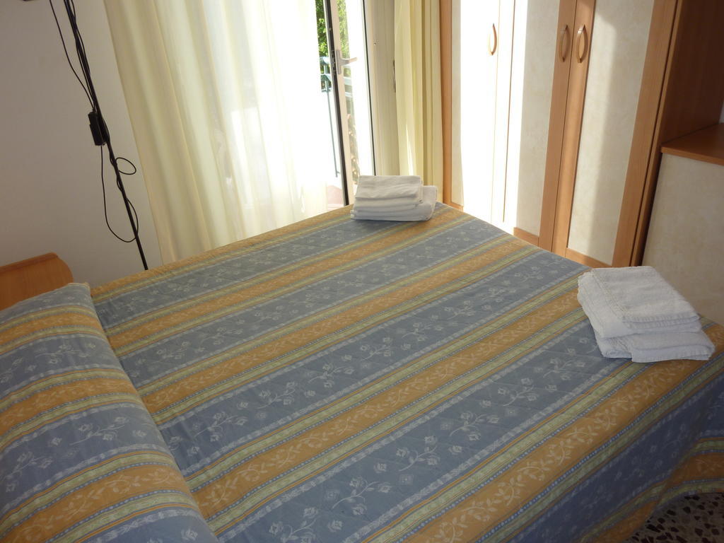 Hotel Apis Rimini Room photo
