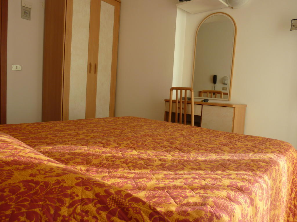 Hotel Apis Rimini Room photo